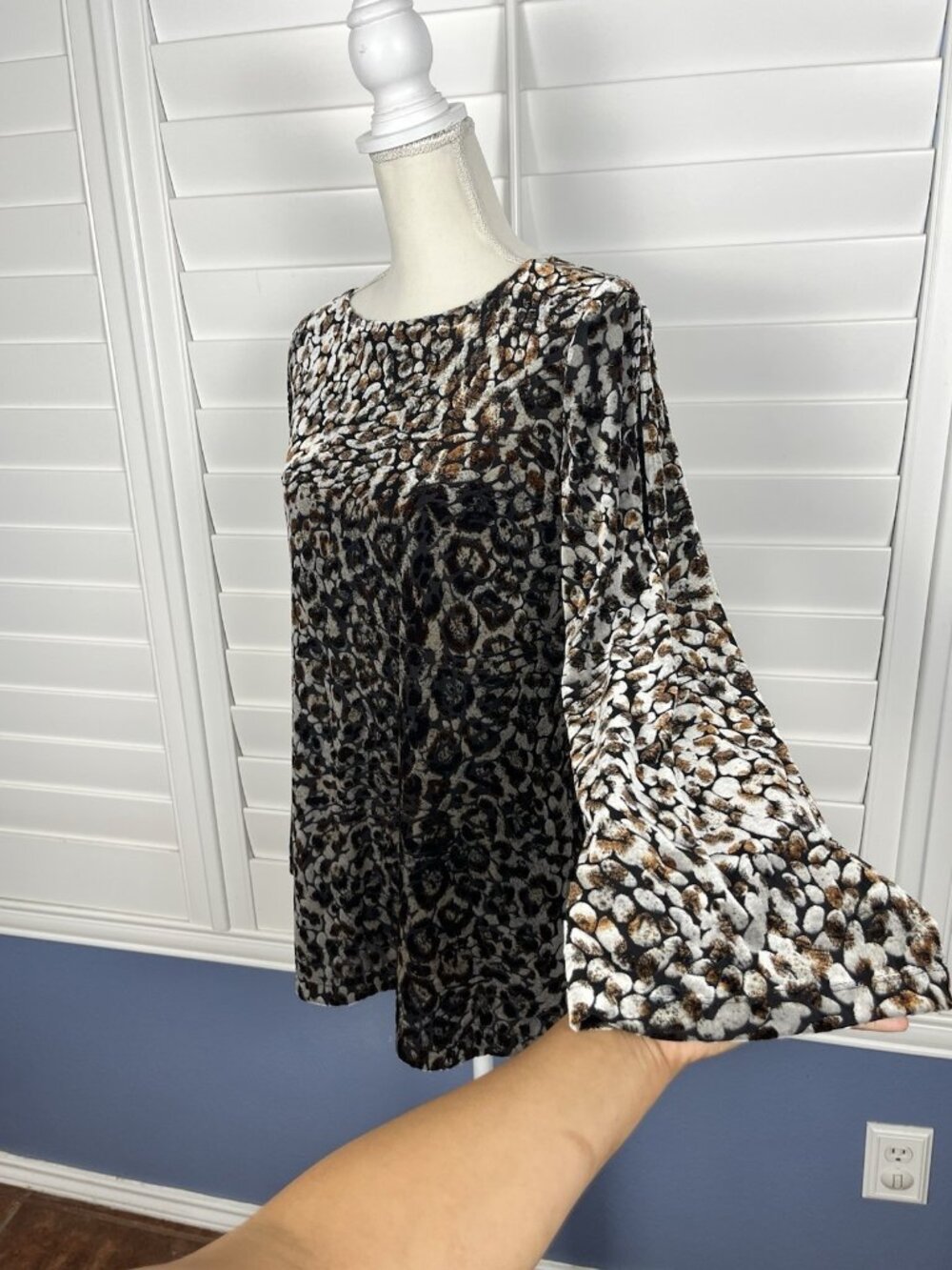 Susan Graver Women’s Small Leopard Print Velvet Tunic Top Bell Sleeve Stretch